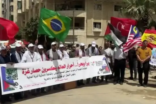 Gaza manifesta per gli attivisti flotilla: "Rendiamo omaggio ad eroi"