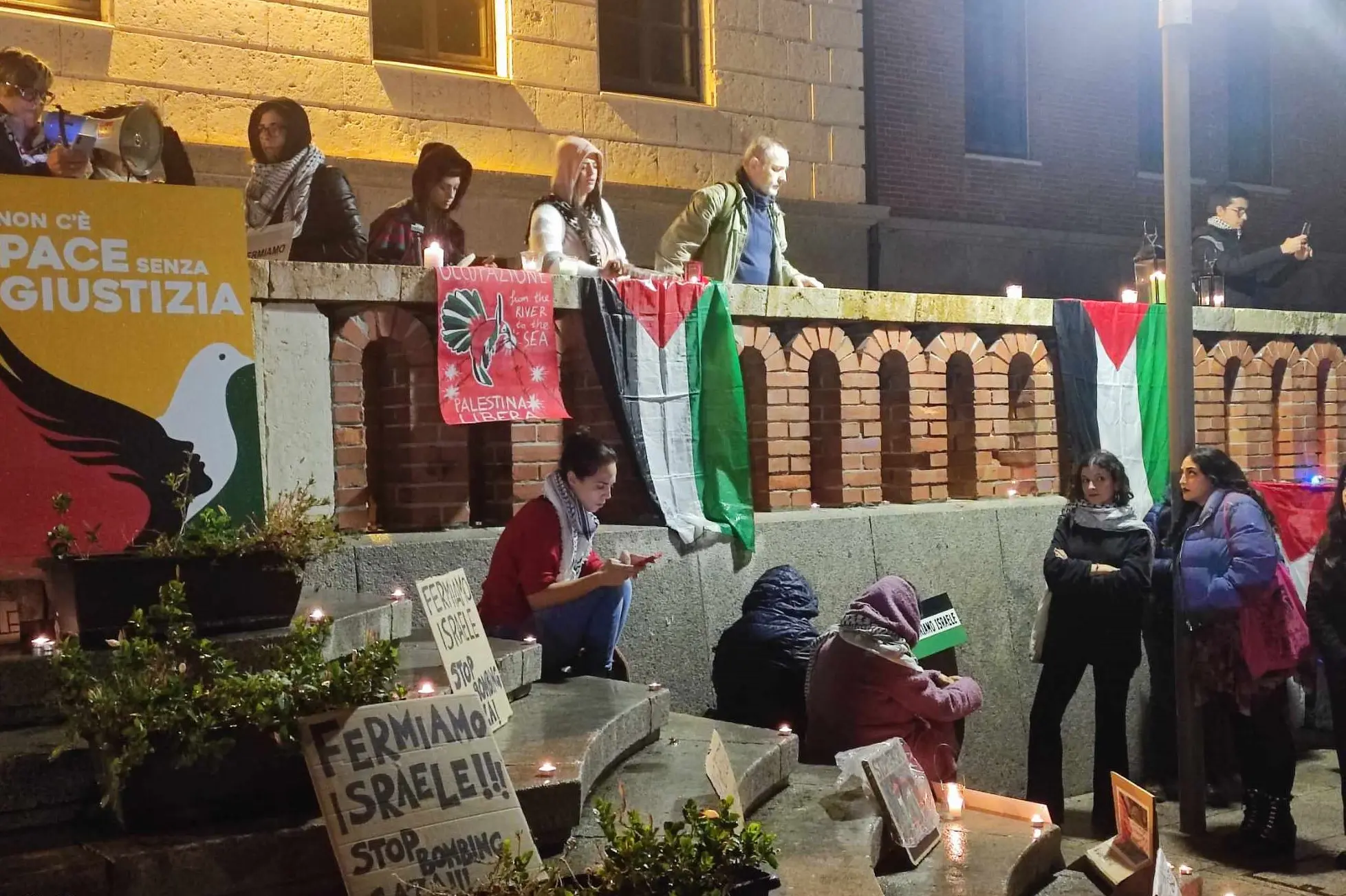 Manifestazione per la Palestina in piazza Garibaldi a Cagliari