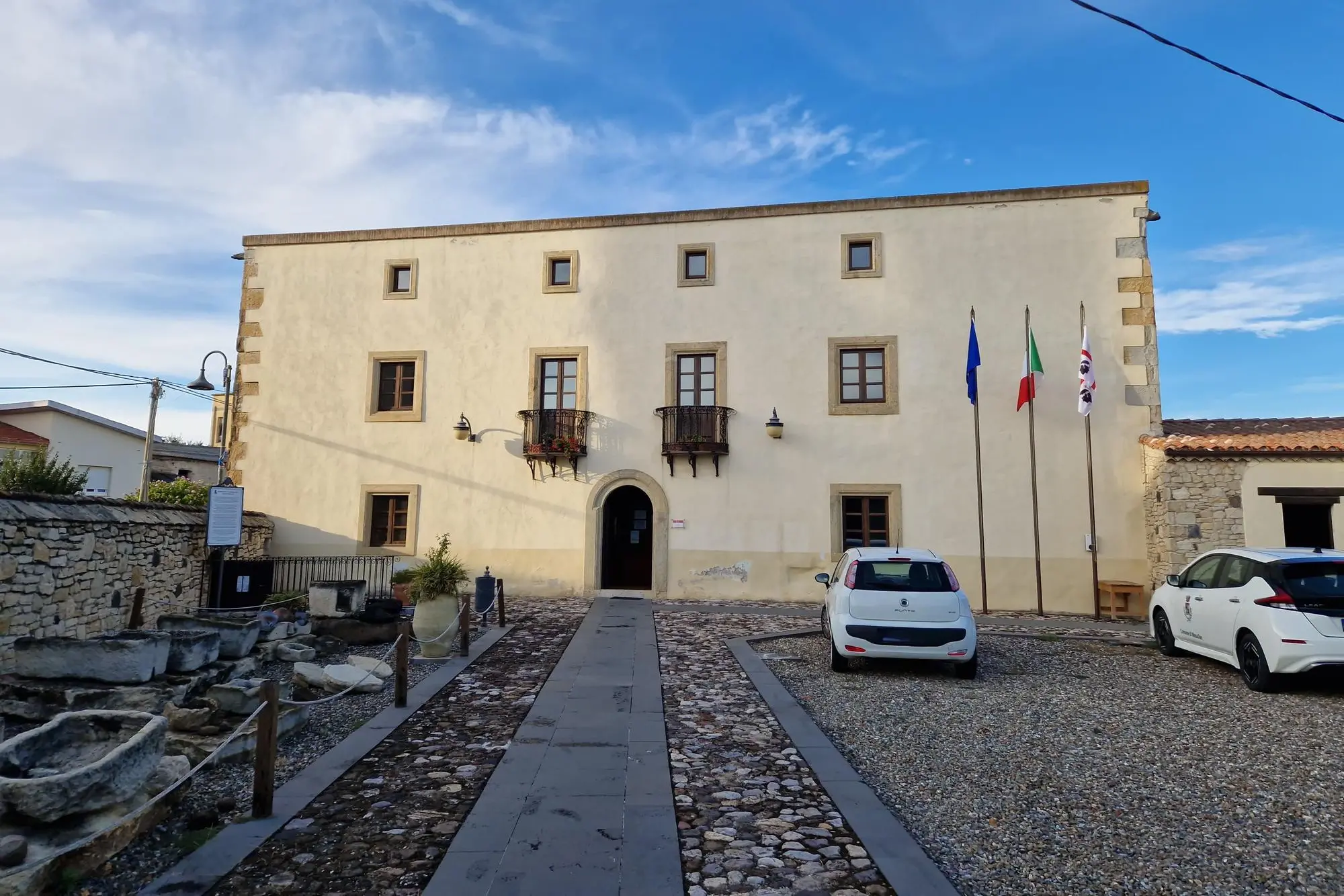 Il municipio di Masullas (foto concessa)