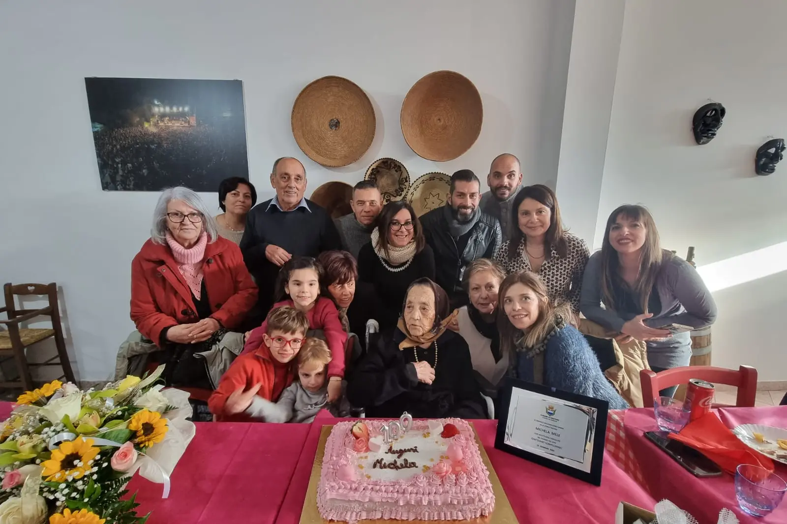 Michela Mele festeggiata dai familiari (foto Guarna)