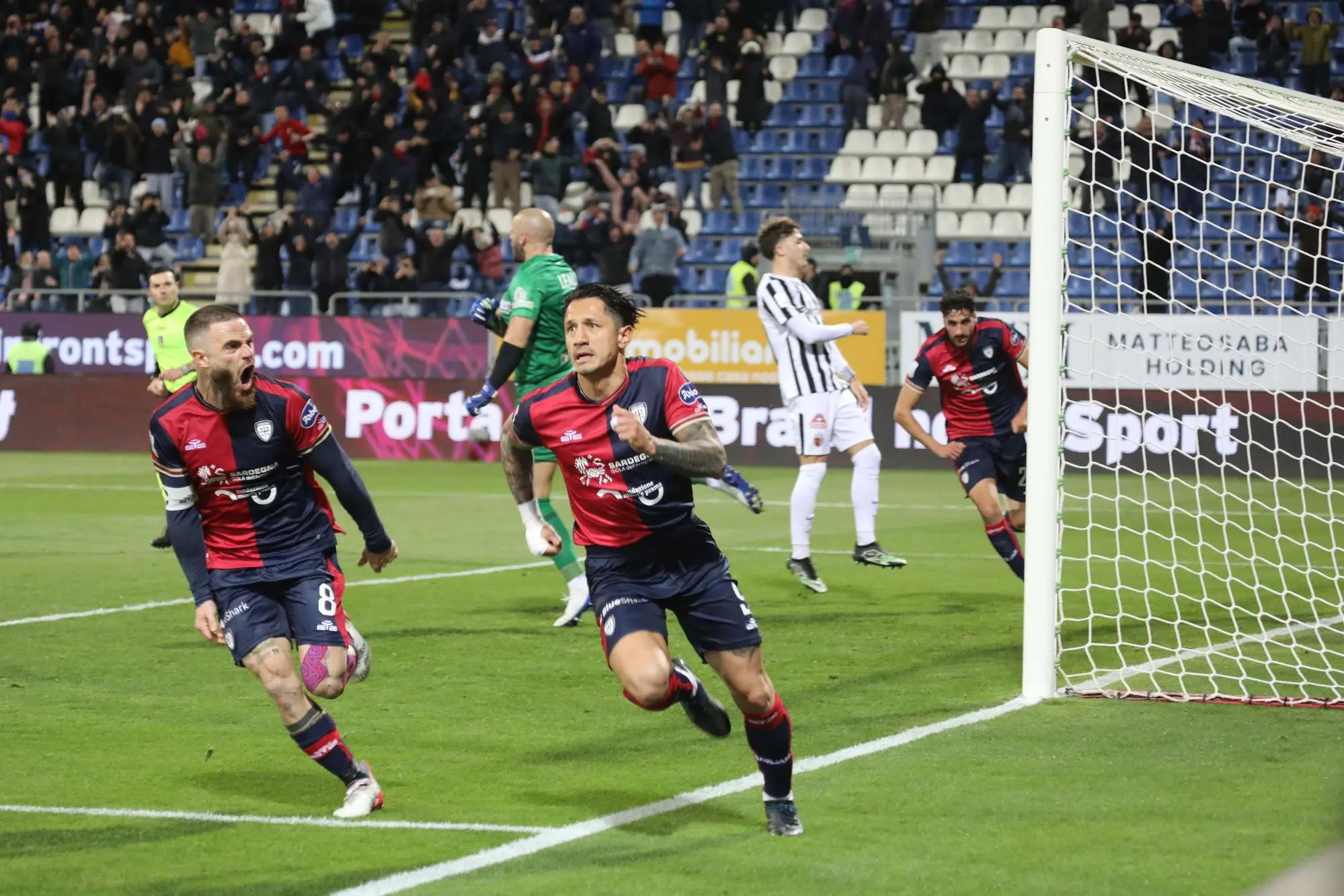 Il Cagliari in gol con Lapadula nella sfida contro l'Ascoli