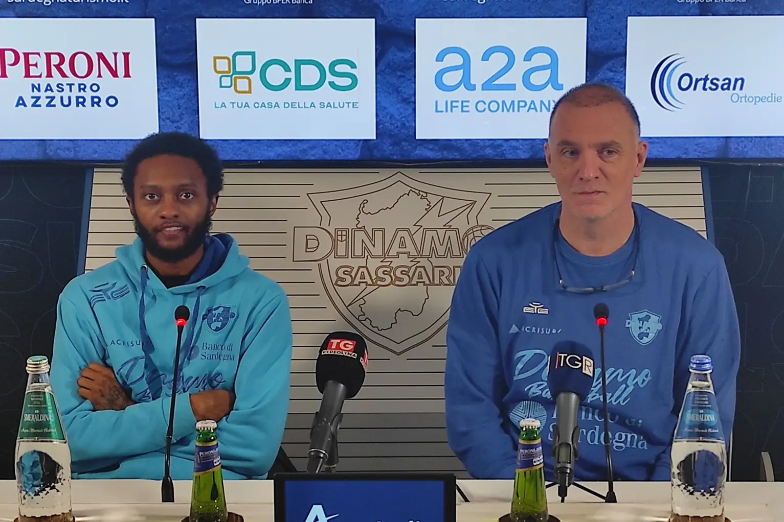 Il play Buie e il coach Mrsic (foto G. Marras)