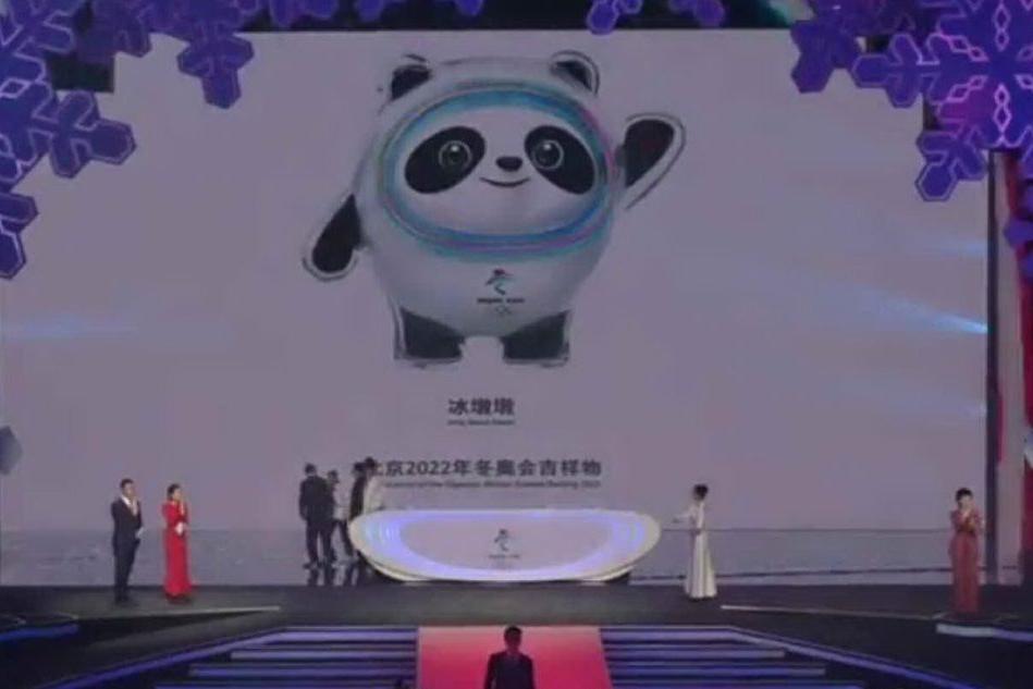 Olimpiadi, il Panda &quot;Bing&quot; sarà la mascotte di Pechino 2022