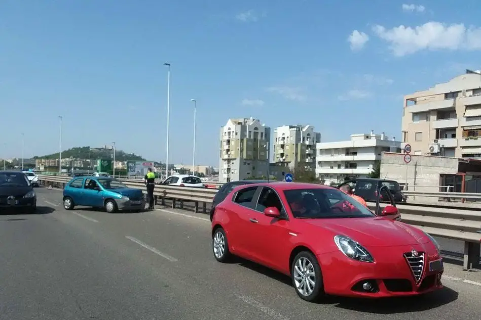 Le auto coinvolte nell'incidente (foto polizia municipale di Cagliari)