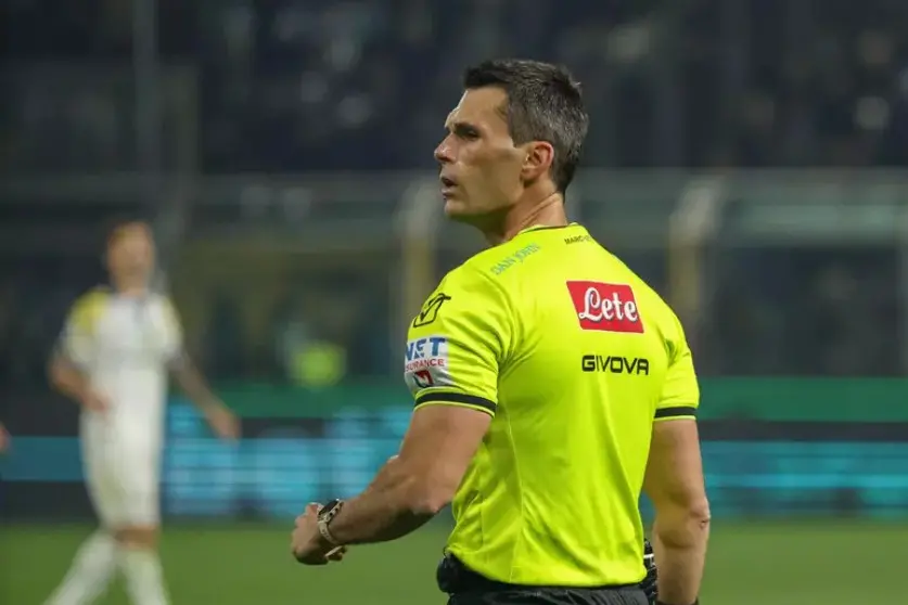 L'arbitro Matteo Marchetti (foto Ansa)