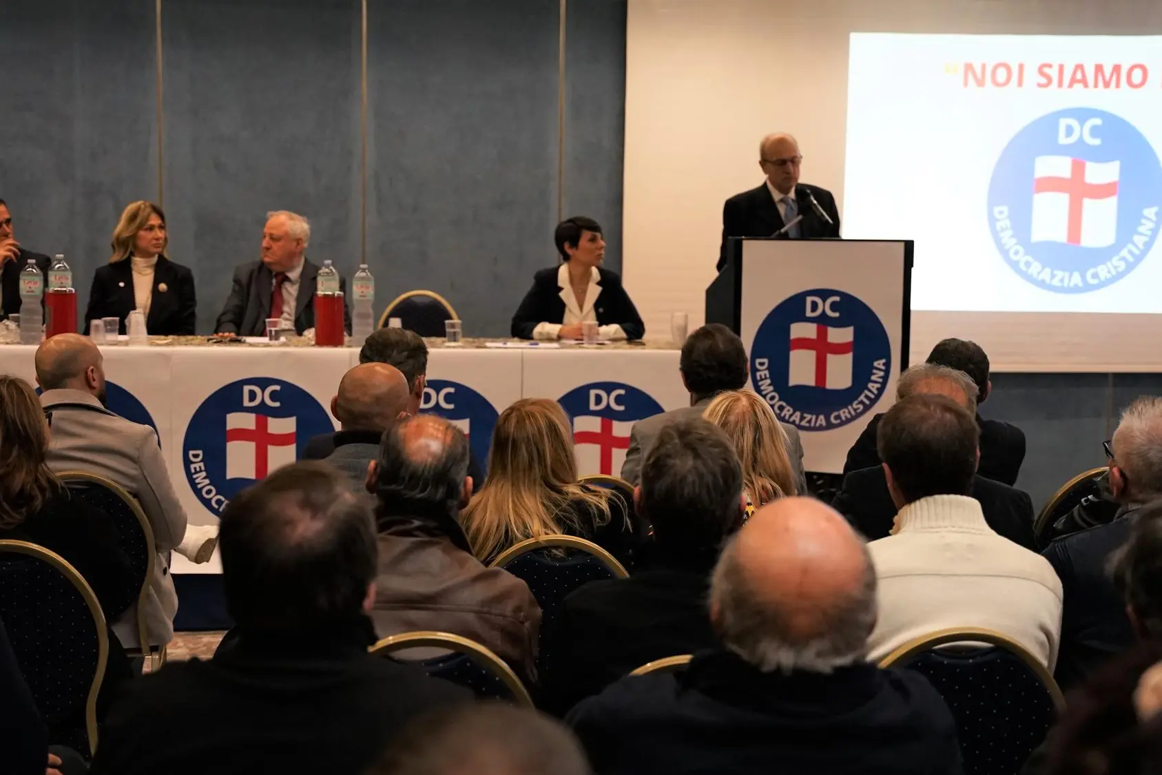 L'assemblea della Democrazia cristiana a Sassari (foto Floris)