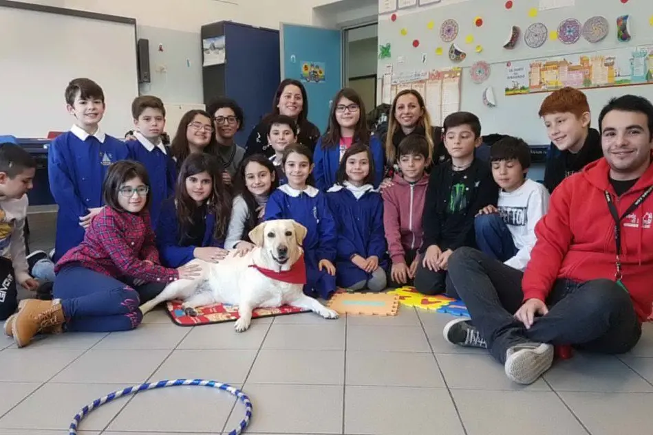 Il cane Pitta tra gli alunni di Villa Sant'Antonio
