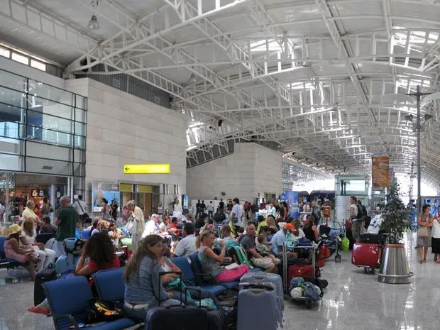 Flights continue to experience delays and disruptions. The UIL union: "Immediate action is needed to protect passengers." L'aeroporto di Cagliari-Elmas "Mario Mameli"