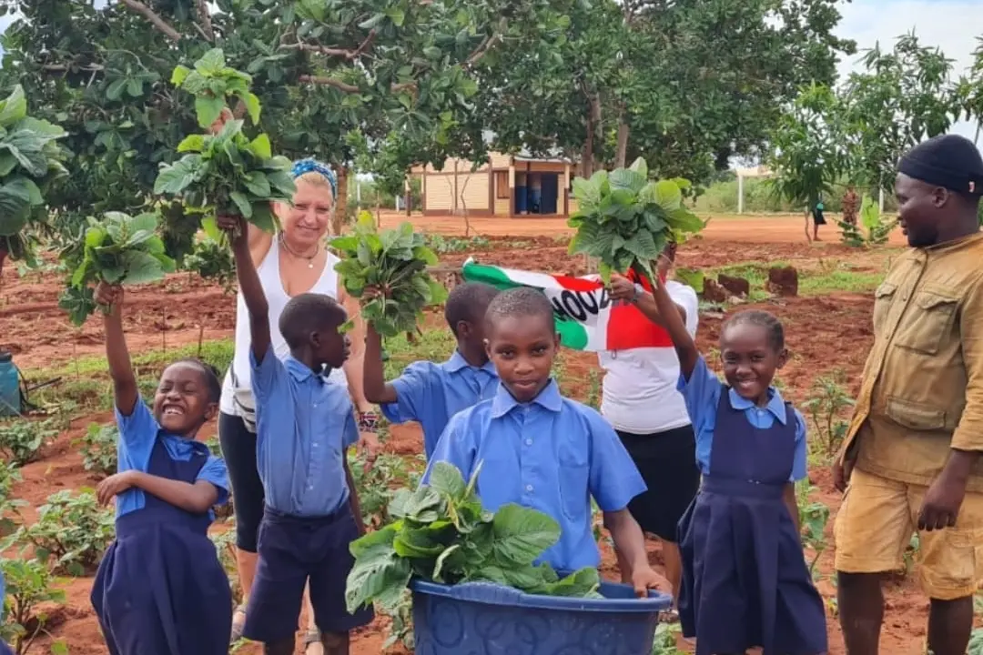 I bambini delle scuole sostenute dall'associazione Kenya school desk (foto Murgana)