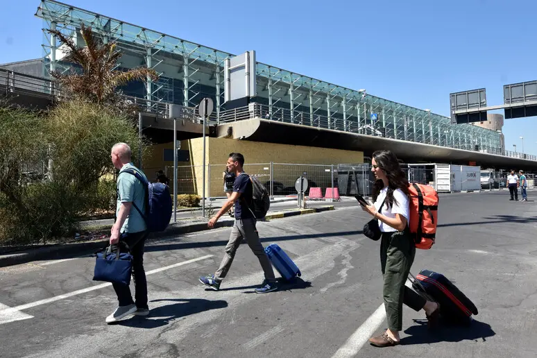 L'aeroporto (Ansa)