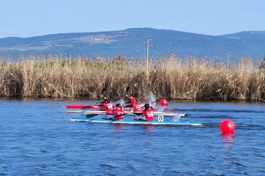 Una gara del campionato regionale di fondo di canoa, a Zeddiani (foto concessa da Cecilia Tola)