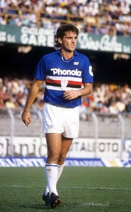Mancini con la casacca blucerchiata nel 1990