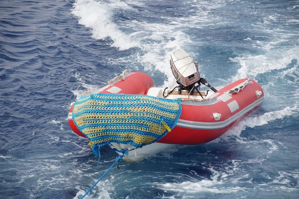 An inflatable boat (Image Pixabay.com symbol)