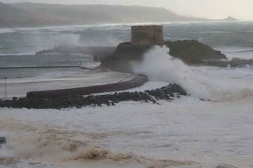 Venti di burrasca e mareggiate: allerta meteo in Sardegna