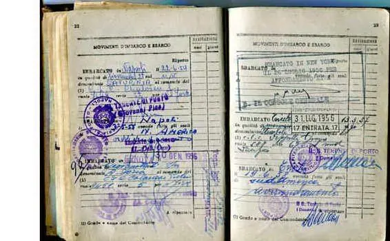 Un libretto di navigazione (Archivio Ansa)