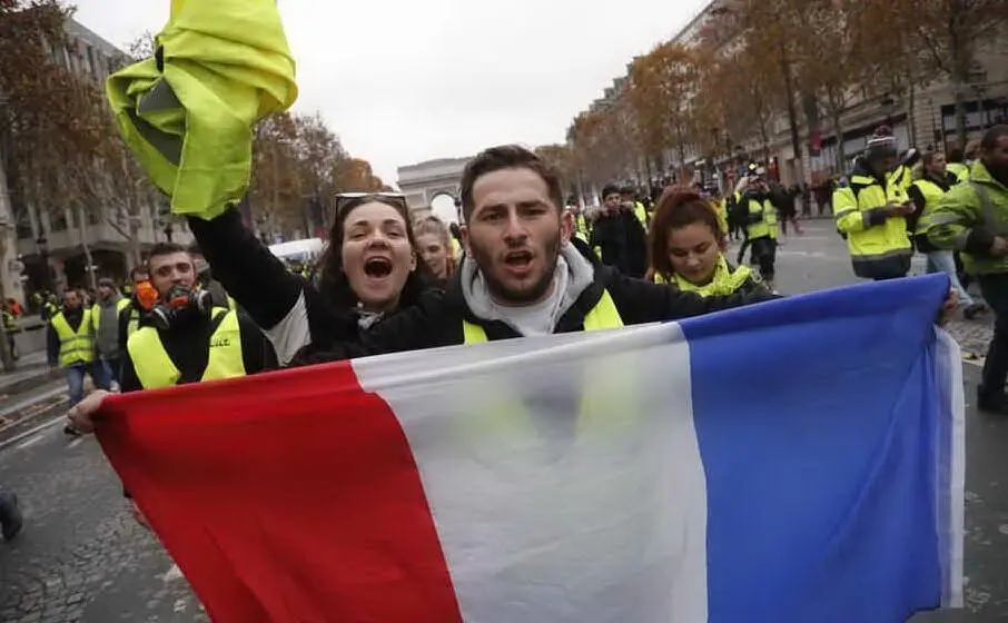 Manifestanti a Parigi (Archivio L'Unione Sarda)