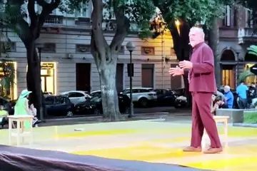 Un inedito Francesco d'Assisi in Piazza del Carmine a Cagliari, una "giullarata" di Dario Fo