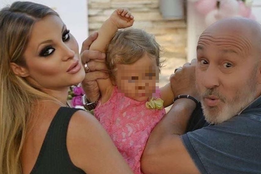 Maurizio Battista con Alessandra Moretti e la figlia Anna (foto Instagram)