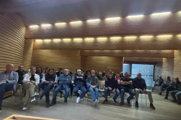 L'assemblea al museo del Porto a Porto Torres (foto Pala)