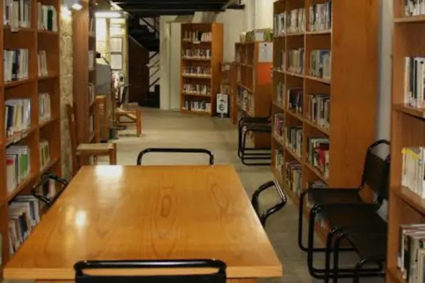 Uno scorcio della Biblioteca di Gonnoscodina (foto concessa)