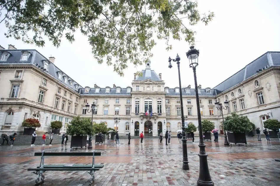 Parigi (Ansa - Badra)