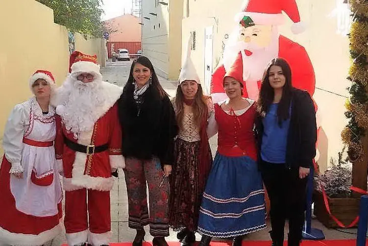 Babbo Natale apre le porte della sua casetta a Olbia
