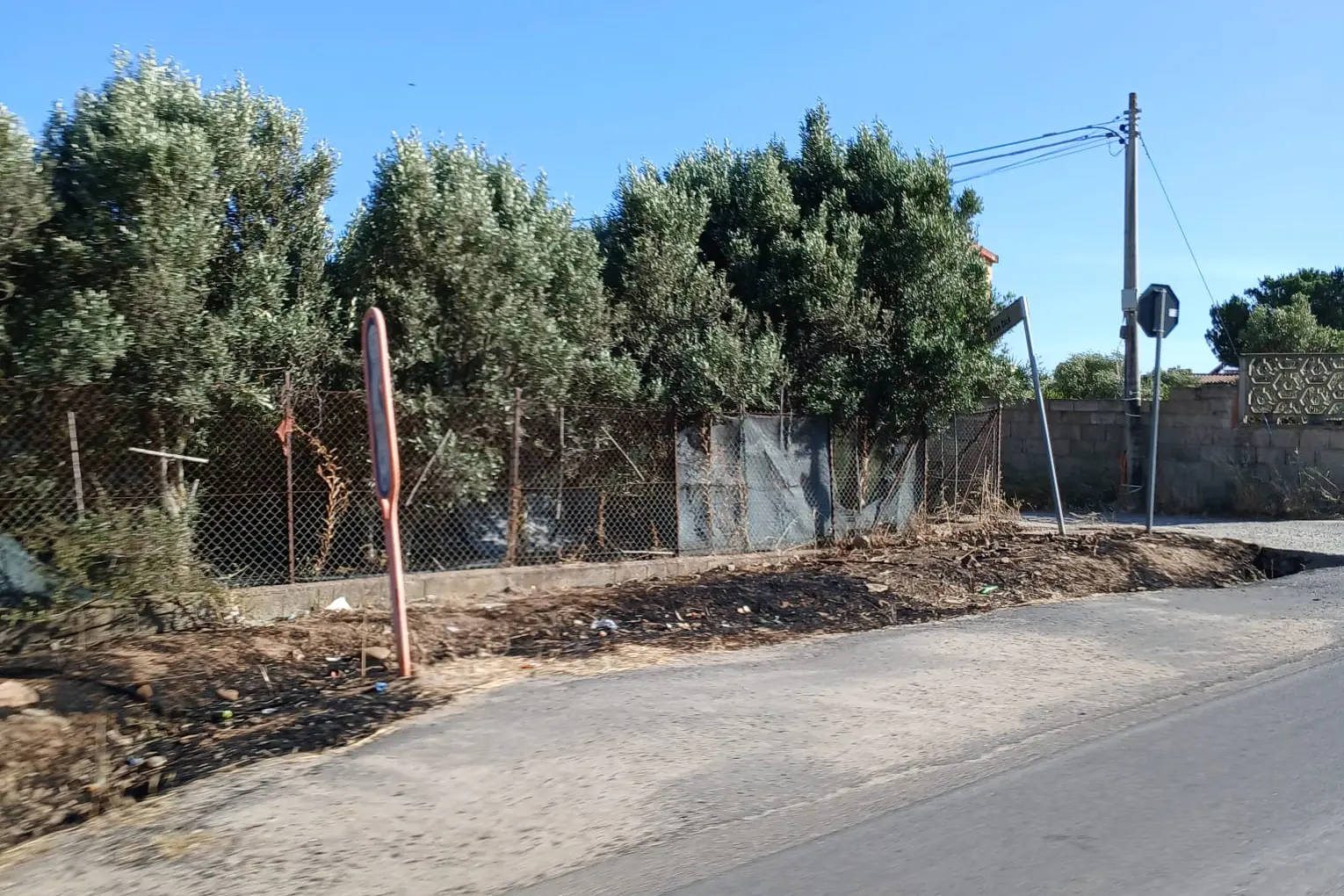 Una fermata in via dell'Autonomia (foto Daga)