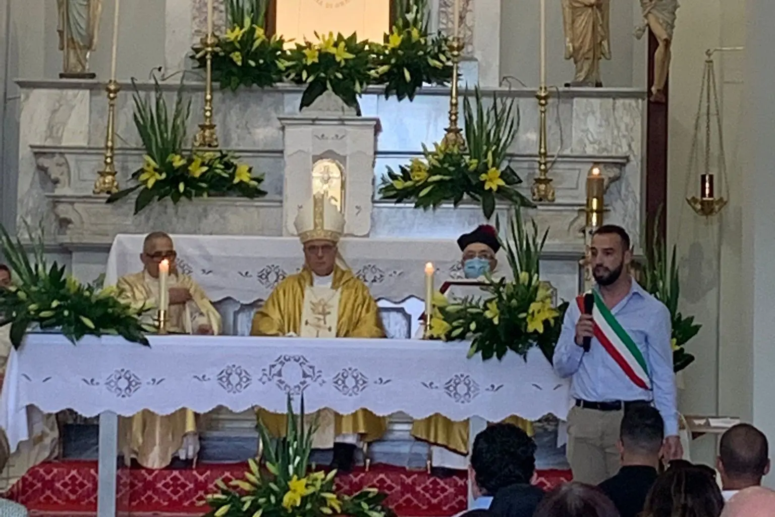 La cerimonia per la riapertura della chiesa a Burcei (foto concessa)