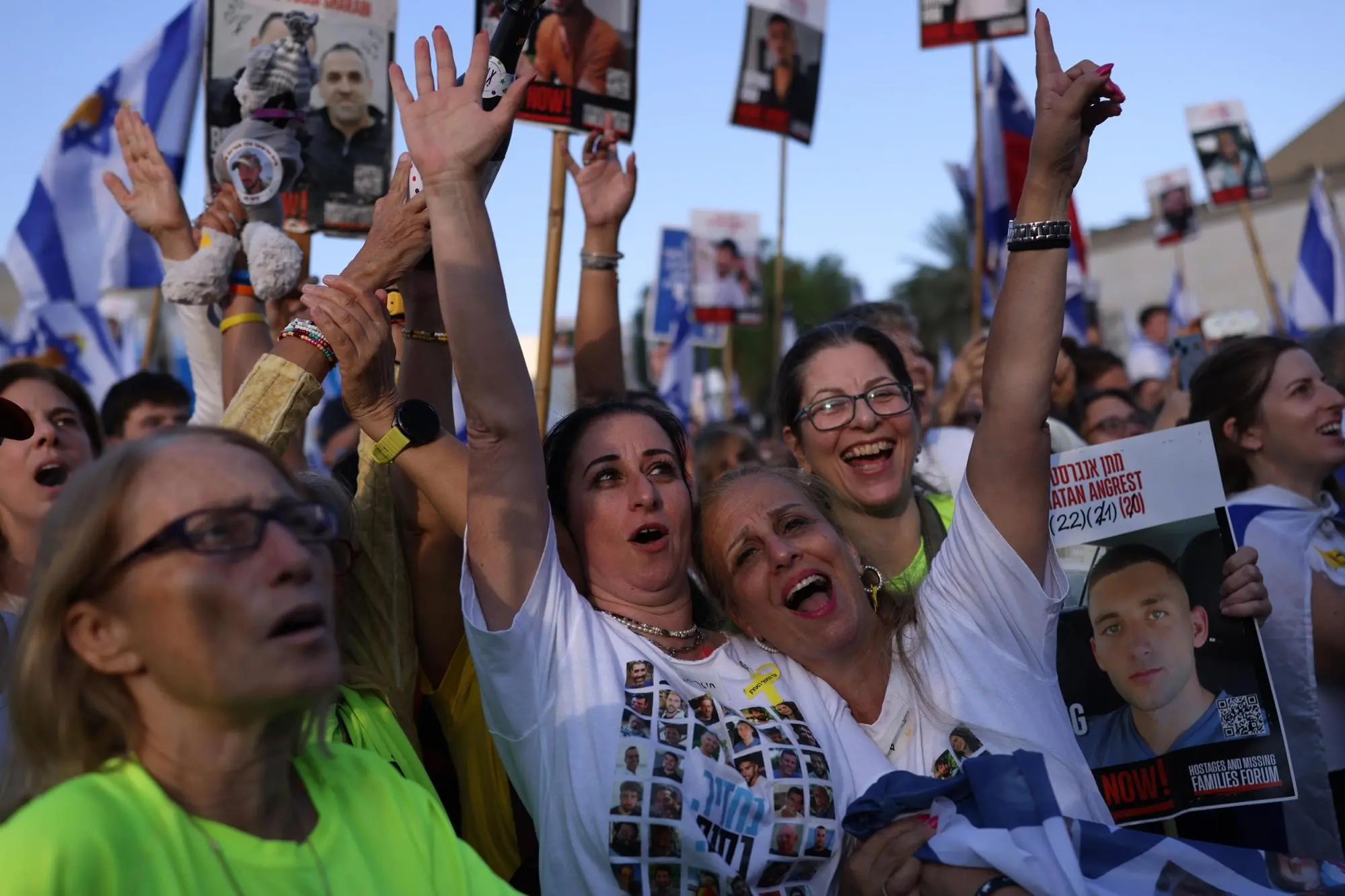 epa12449812 Israelis celebrate prior to the scheduled release of hostages held by Hamas, at Hostage Square in Tel Aviv, Israel, 13 October 2025. As part of the ceasefire agreement between Israel and Hamas, some 20 Israeli captives and around 2,000 Palestinian prisoners are scheduled to be released on 13 October. EPA/STRINGER