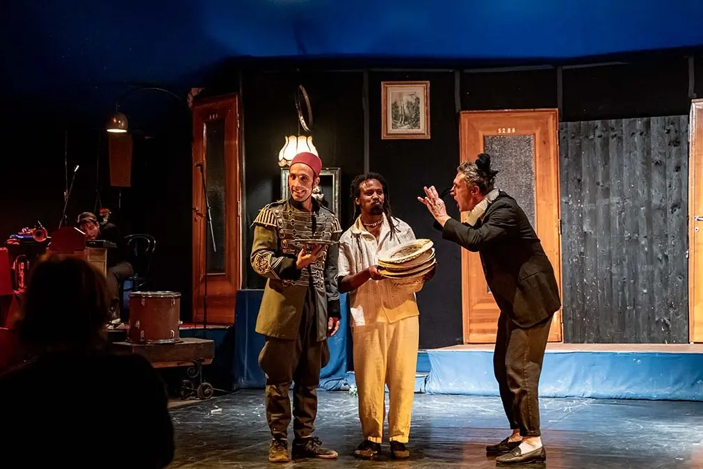 Uno spettacolo nello Spazio Tev (foto Theatre en Vol)