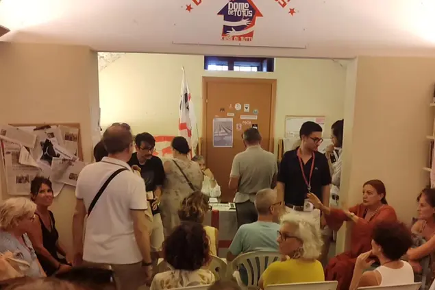 Raccolta di firme per la proposta di legge “Pratobello 24” (foto L'Unione Sarda)