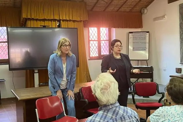 Cattina assieme alla sindaca di Milis (Foto Sara Pinna)