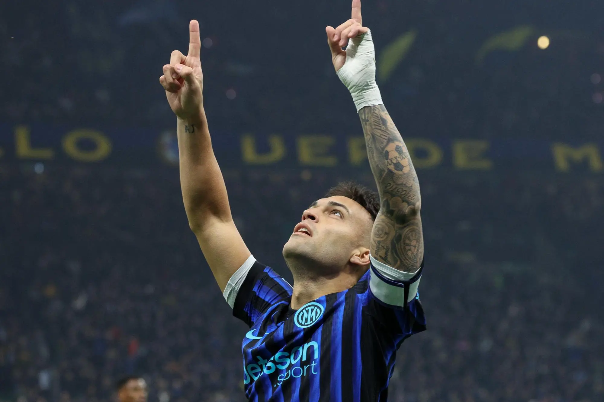 FC Inter's forward Lautaro Martínez jubilates after scoring goal during the Italian Serie A soccer match between FC Inter and SS Lazio at Giuseppe Meazza Stadium in Milan, Italy, 9 November 2025. ANSA / ROBERTO BREGANI