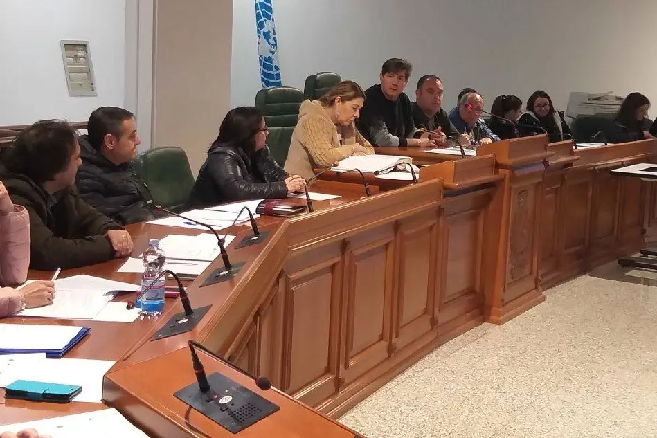 La prima seduta di Consiglio in cui Ilaria Pisu figura tra i banchi della minoranza (foto Simone Farris)