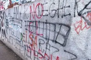 Scritte sui muri della città