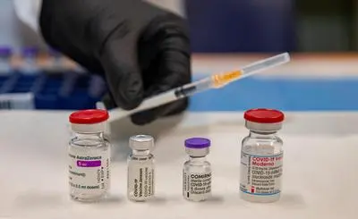 Fiale di differenti vaccini (foto archivio L'Unione Sarda)