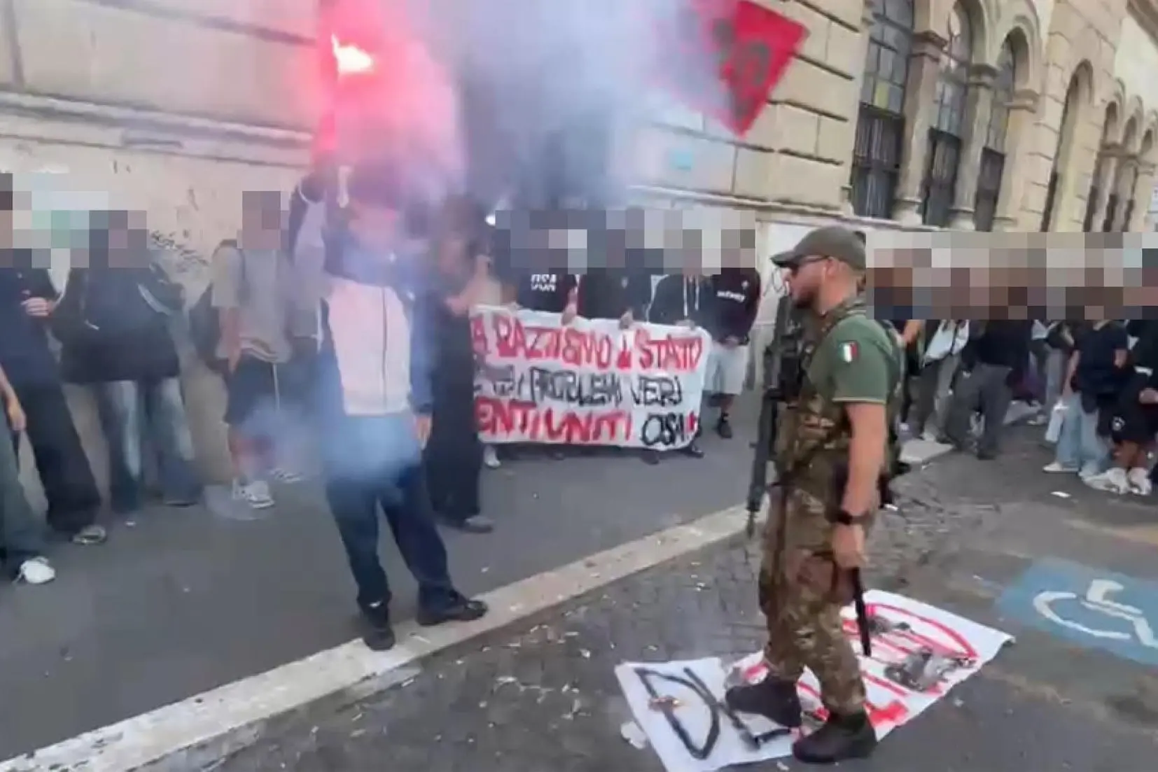 La prrotesta degli studenti di Osa davanti ad alcune scuole dopo il dl sul tetto agli studenti stranieri, 25 settembre 2026 ANSA / foto fornite dagli studenti Osa ++FOTO DIFFUSE DAGLI STUDENTI OSA - USARE SOLO PER ILLUSTRARE OGGI LA NOTIZIA INDICATA NEL TITOLO - NON ARCHIVIARE – FOTO NON IN VENDITA - DA USARE SOLO PER FINI GIORNALISTICI - NPK+++