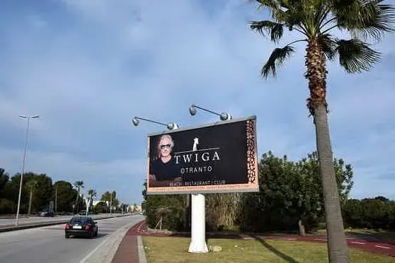 Il cartellone pubblicitario del Twiga