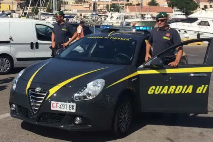 I militari al Porto di Olbia (Foto Guardia di Finanza)