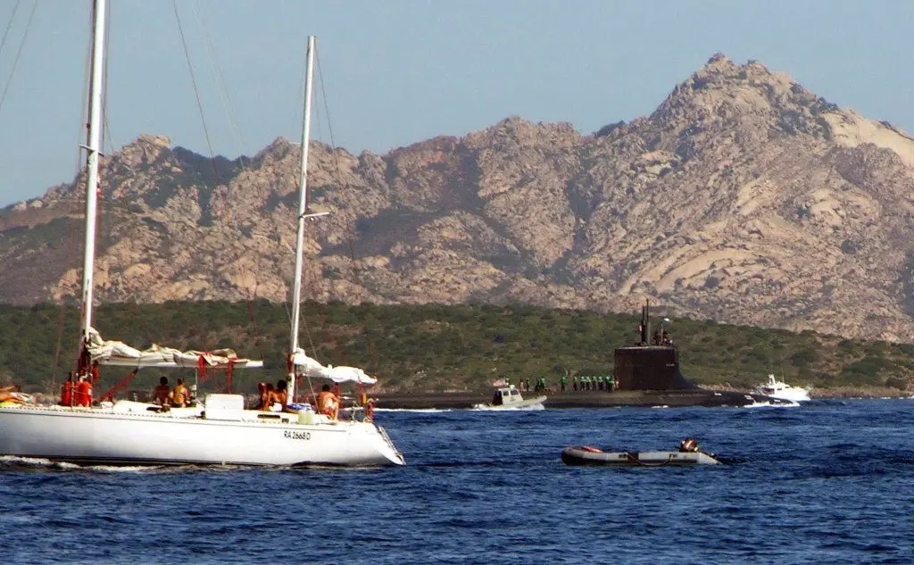Un sommergibile Usa a propulsione nucleare alla Maddalena (tutte le foto sono Archivio L'Unione Sarda)