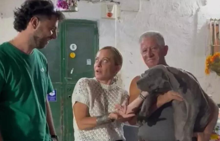 Italijanska premierka Meloni na dopustu v Apuliji obiskala psarno pasme cane corso