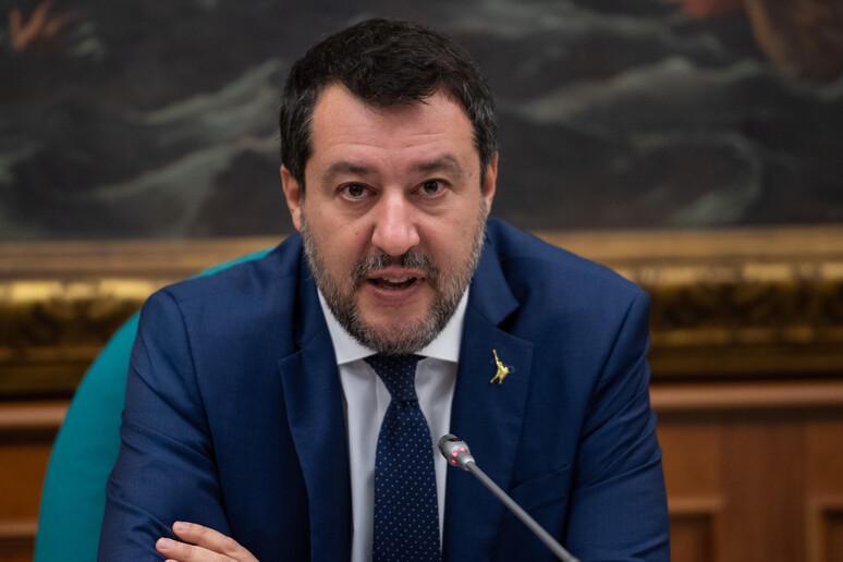 Trasporto aereo, altre due giornate di sciopero confermate. Salvini: «Verso la precettazione»