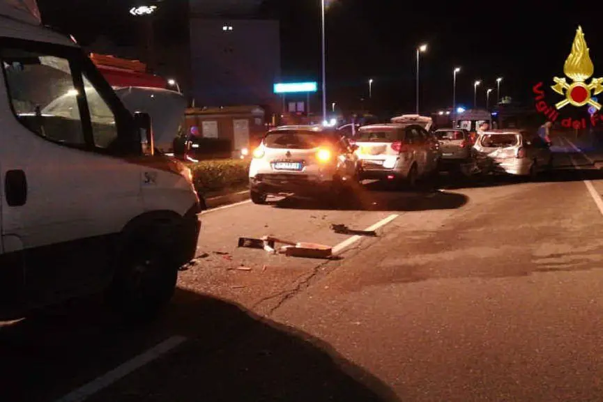 Le auto coinvolte nell'incidente (foto Vigili del fuoco di Cagliari)