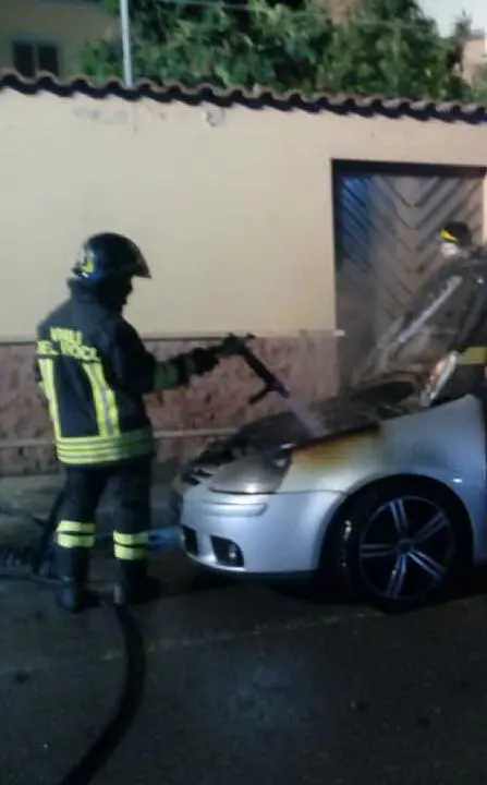 Le cause del rogo sono in fase di accertamento