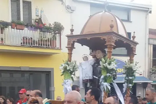 La processione col simulacro del Santo (foto Oggianu)