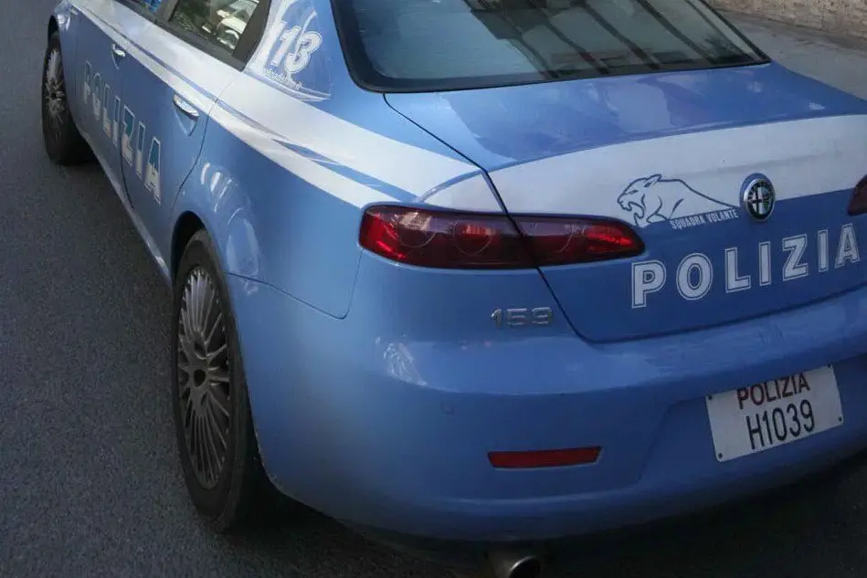Un'auto della polizia