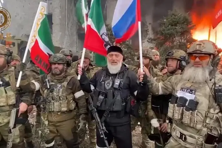 Un frame tratto da un video dove il leader ceceno Ramzan Kadyrov annuncia che Mariupol è presa, ma Kiev non conferma, 21 aprile 2022. Frame tratto da un video pubblicato dal leader ceceno Kadyrov +++ATTENZIONE LA FOTO NON PUO' ESSERE PUBBLICATA O RIPRODOTTA SENZA L'AUTORIZZAZIONE DELLA FONTE DI ORIGINE CUI SI RINVIA+++ +++NO SALES; NO ARCHIVE; EDITORIAL USE ONLY+++