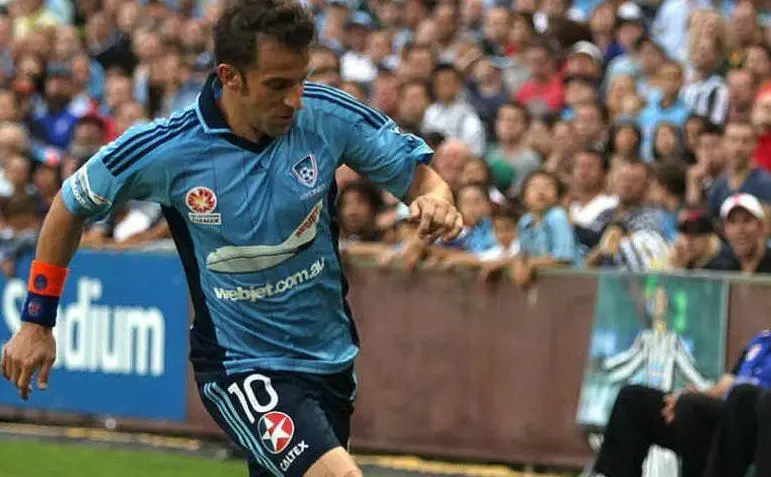 Prosegue la carriera nel Sydney per poi lasciare il calcio (Ansa)