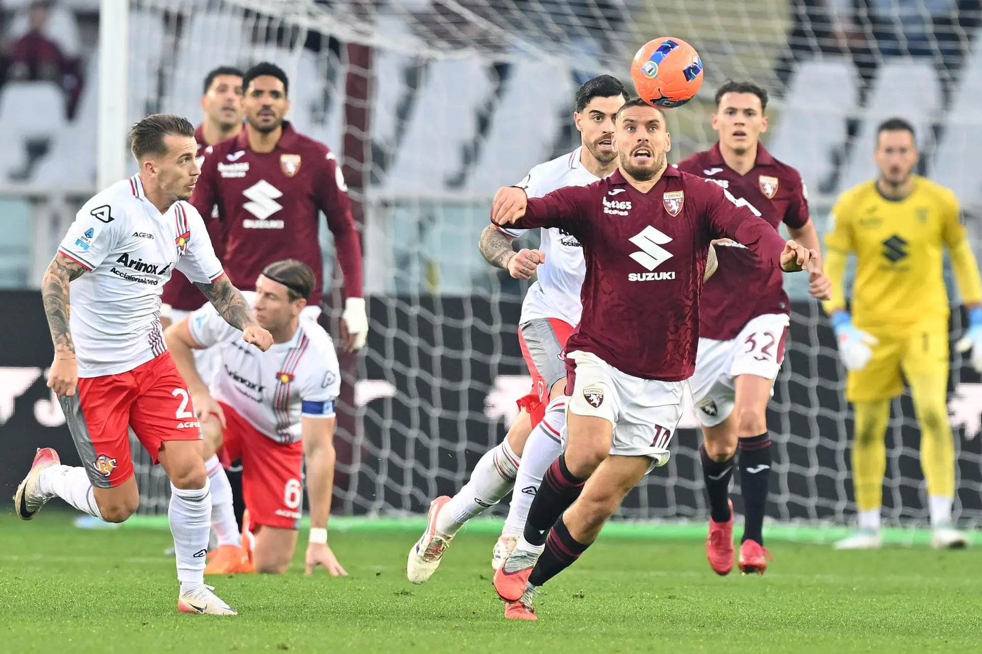 Torino's Nikola Vlasico in action during the Italian Serie A soccer match Torino FC vs US Cremonese at the Olimpico Grande Torino Stadium in Turin, Italy, 13 December 2025 ANSA/ALESSANDRO DI MARCO