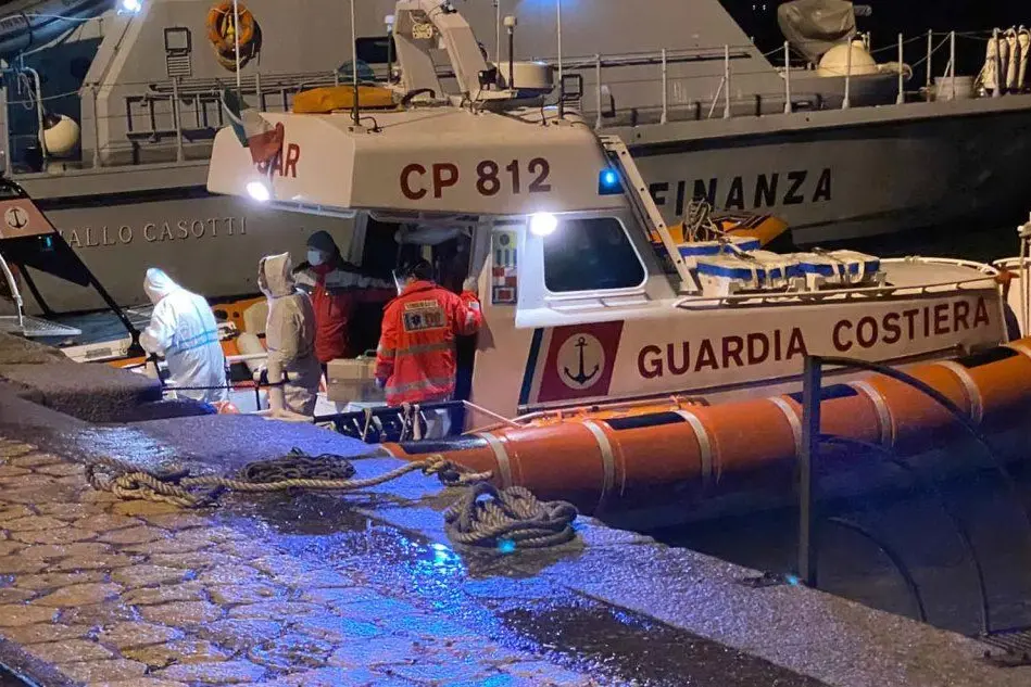 (foto Guardia costiera)